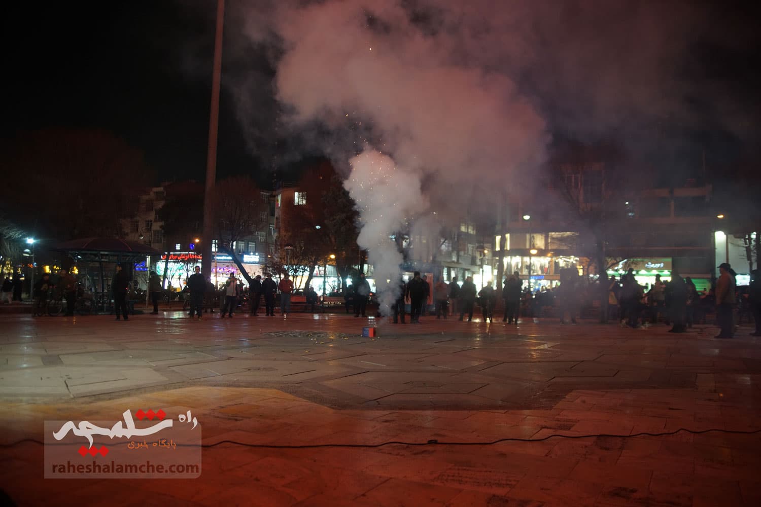 برگزاری جشن پیروزی غزه در میدان هفتحوض تهران +تصاویر — تصویر 1