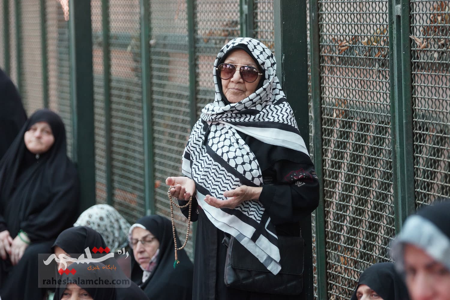 نماز جمعه تهران برگزار شد +تصاویر — تصویر 28