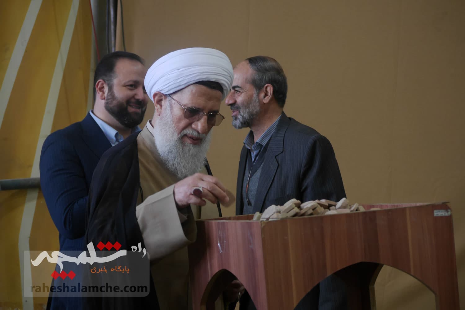 نماز جمعه 15 فروردین تهران برگزار شد +تصاویر — تصویر 21