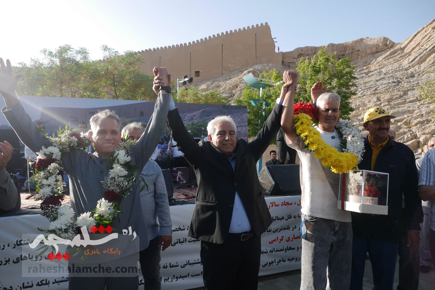 مراسم استقبال از کوهنوردان اورست در چشمهعلی شهر ری +تصاویر — تصویر 18