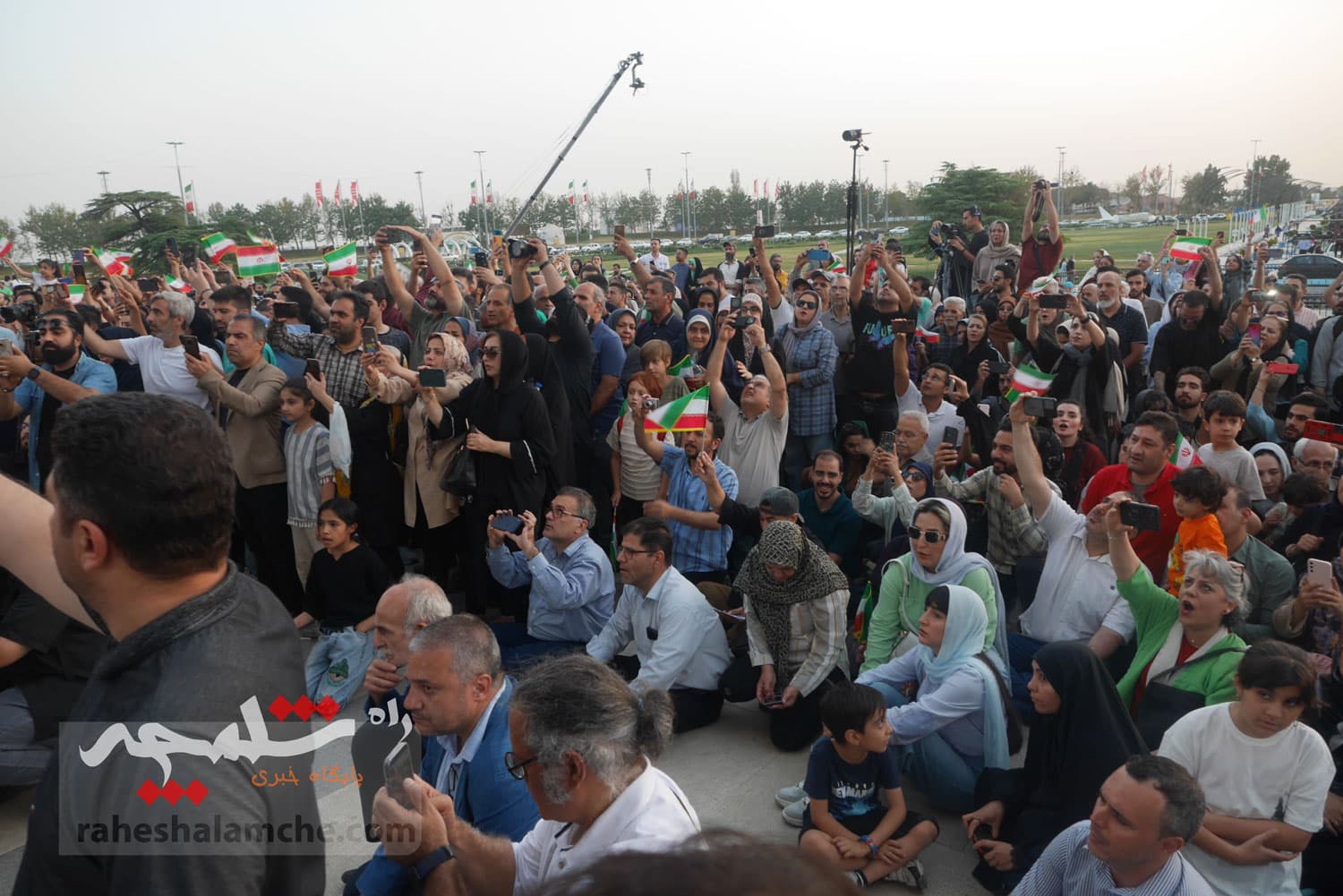 لحظاتی شاد با اجرای ارکستر سمفونیک ایران در میدان آزادی تهران +تصاویر — تصویر 53