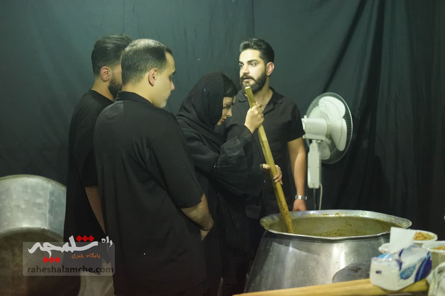 پخت آش نذری و روضه خانگی در شب 28 صفر +تصاویر — تصویر 53