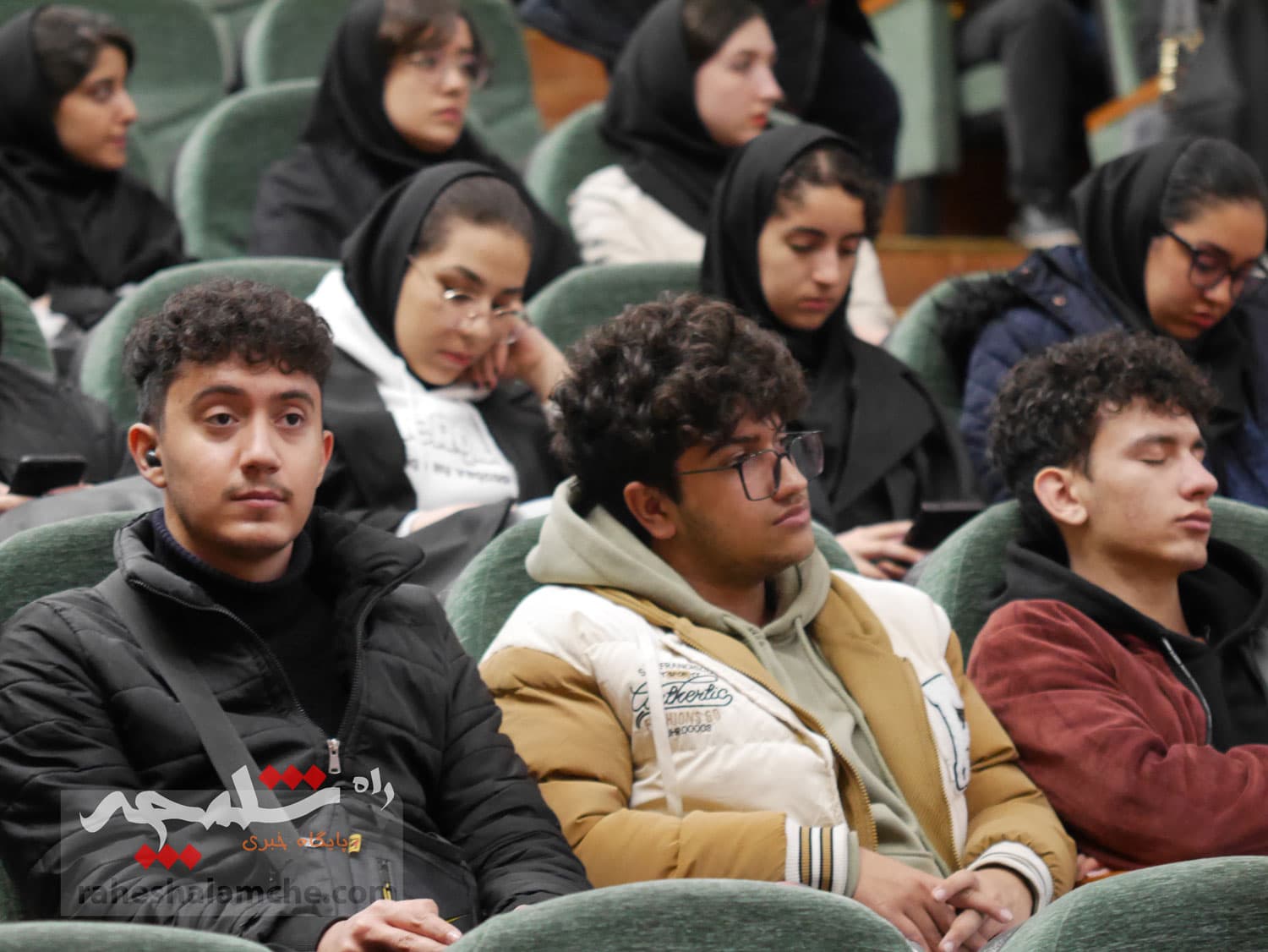 نشست صمیمی طحاننظیف با دانشجویان دانشگاه آزاد واحد مرکز +تصاویر — تصویر 39