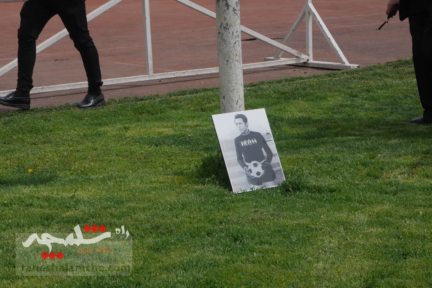 چه کسانی در مراسم تشییع پیکر «عمو ظلی» حضور دارشتند +تصاویر — تصویر 101