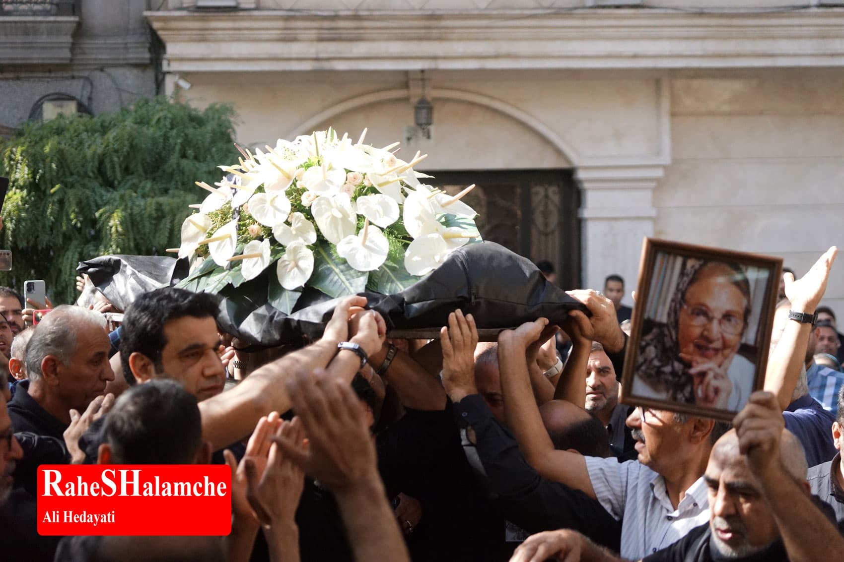پیکر ثمین باغچهبان تشییع شد +تصاویر — تصویر 17