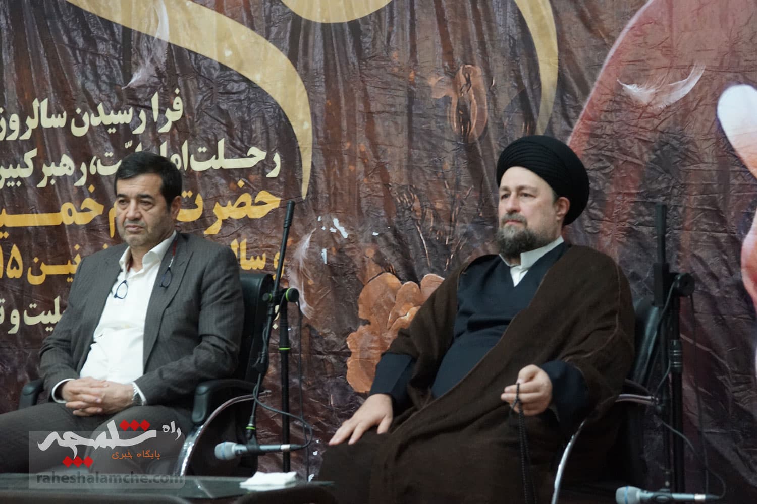 حضور جامعه ورزش و جوانان در حرم امام خمینی(ره) +تصاویر — تصویر 46