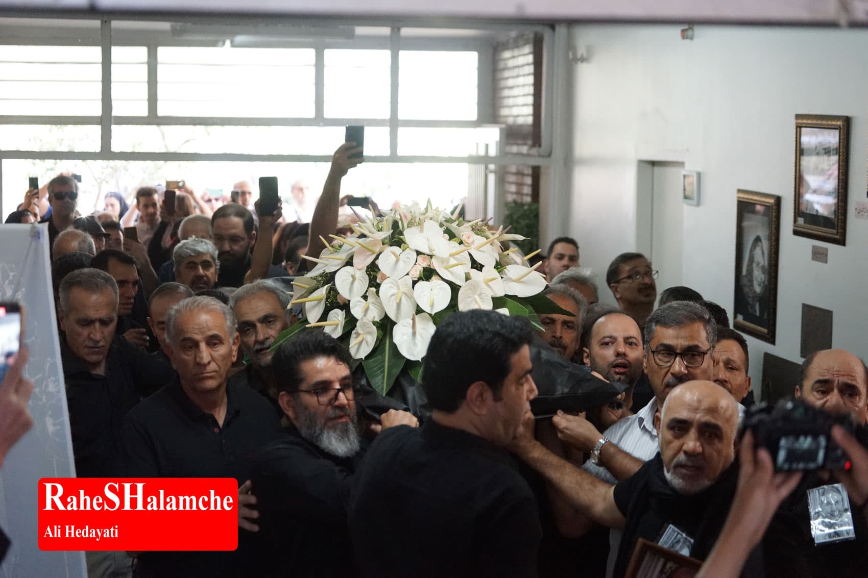 پیکر ثمین باغچهبان تشییع شد +تصاویر — تصویر 19