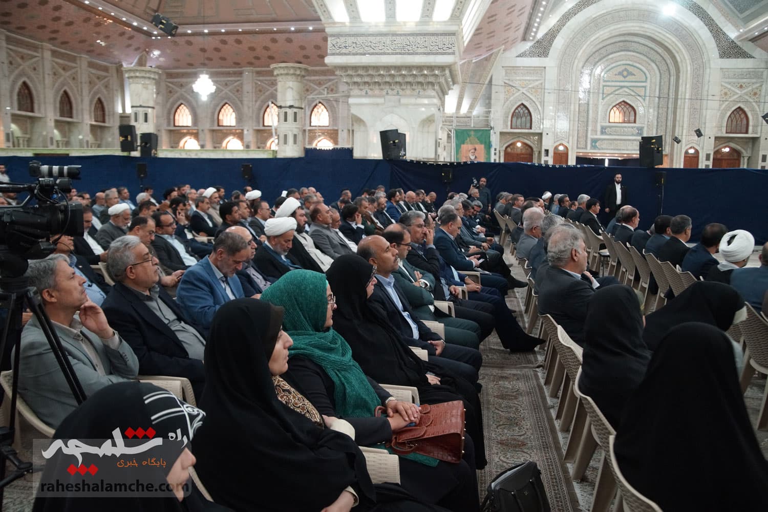 حضور نمایندگان مجلس در حرم امام خمینی(ره) +تصاویر — تصویر 72