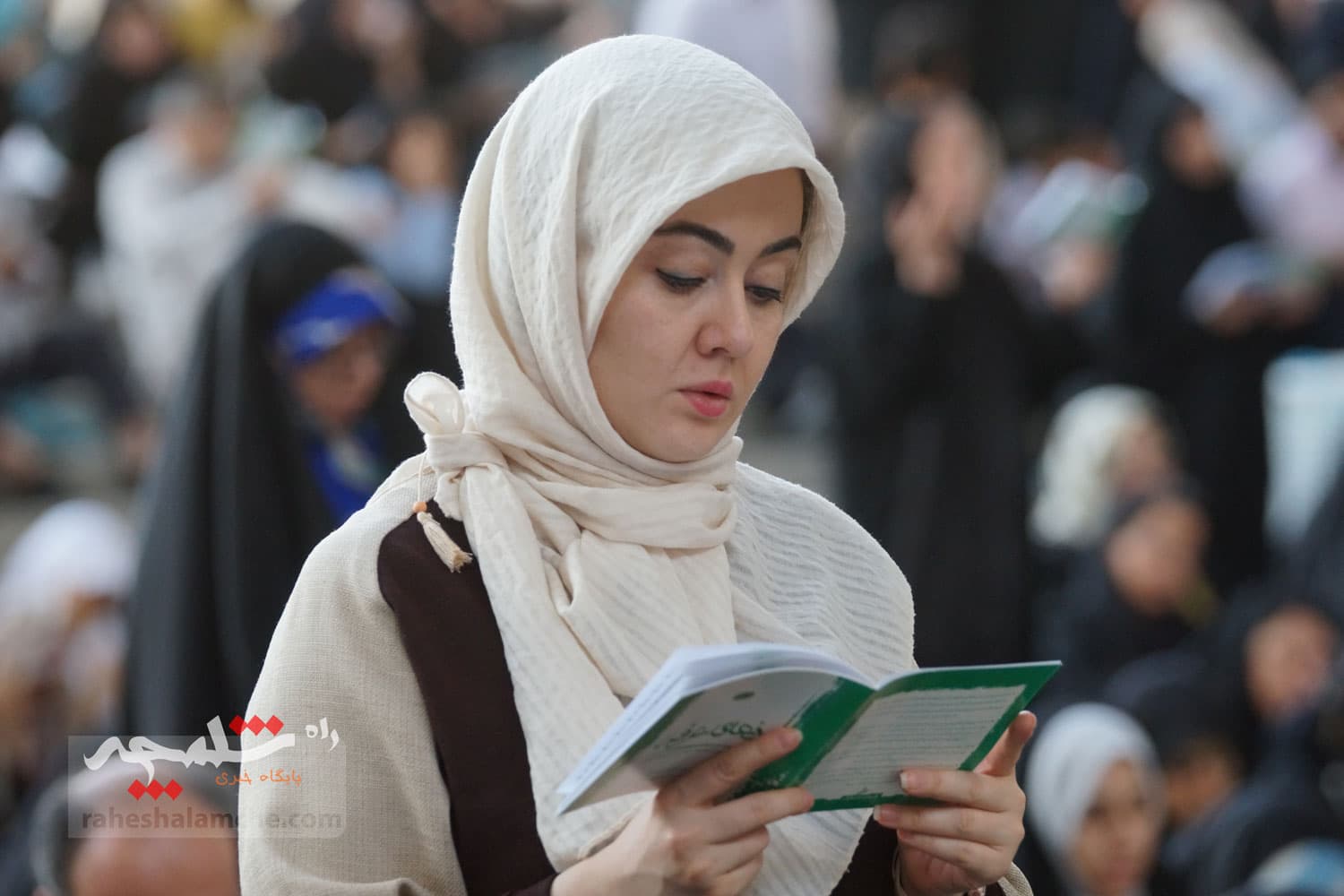مراسم دعای عرفه در مصلی امام خمینی(ره) برگزار شد +تصاویر — تصویر 112