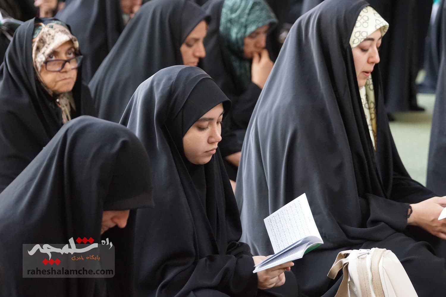 مراسم دعای عرفه در مصلی امام خمینی(ره) برگزار شد +تصاویر — تصویر 108