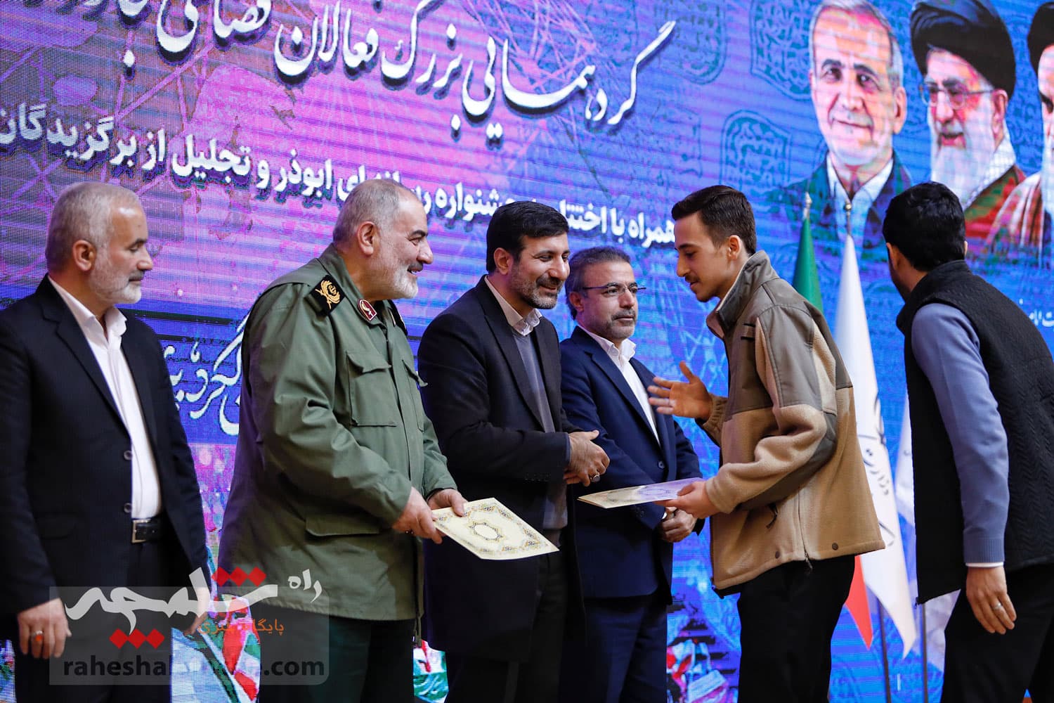 گردهمایی بزرگ فعالان فضای مجازی استان همدان با حضور طحاننظیف +تصاویر — تصویر 17