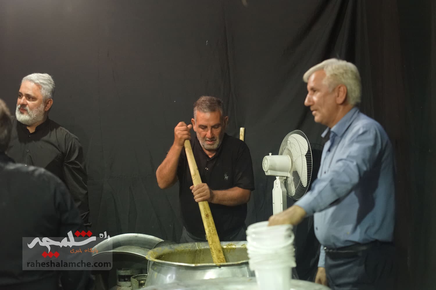 پخت آش نذری و روضه خانگی در شب 28 صفر +تصاویر — تصویر 63