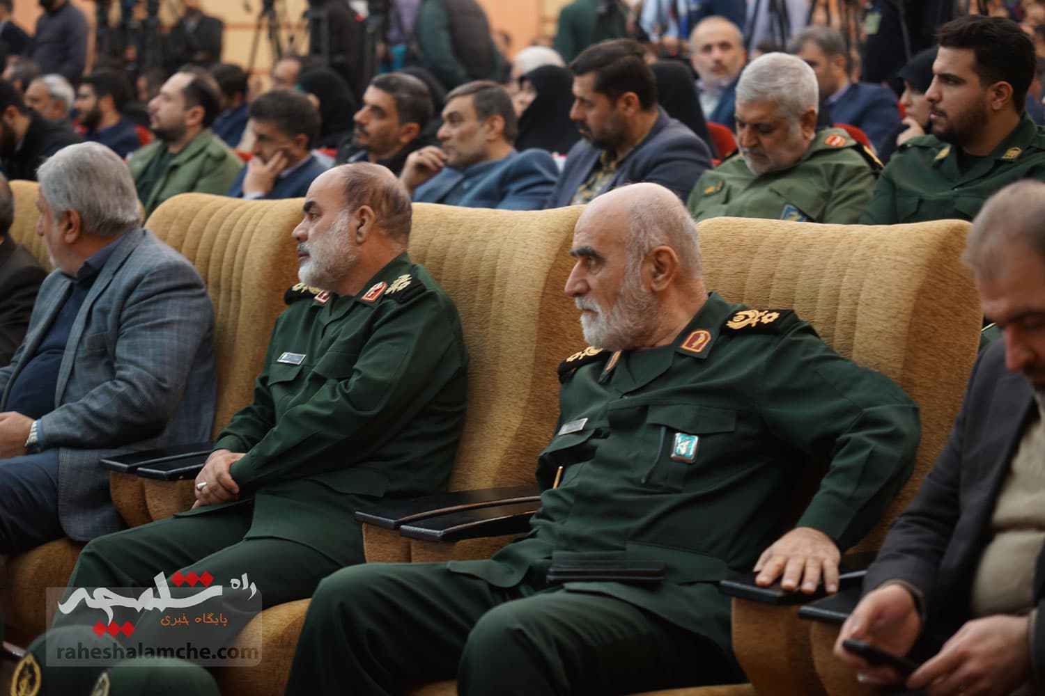 تجلیل از منتخبان جشنواره پژوهشی و فناوری در دانشگاه جامع امام حسین(ع) +تصاویر — تصویر 52