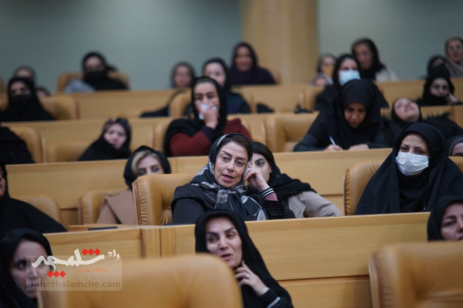 آیین تجلیل از طرحهای برگزیده اشتغال آفرین در کمیته امداد با حضور پزشکیان +تصاویر — تصویر 10