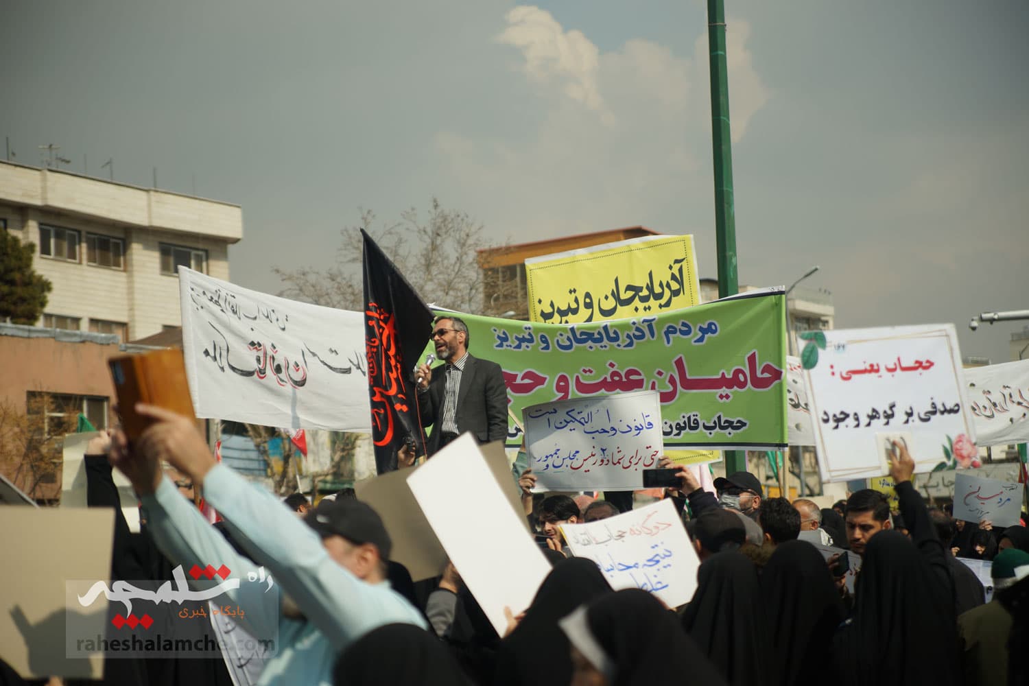 گزارش تصویری از تجمع مردمی امروز حامیان حجاب مقابل مجلس — تصویر 77