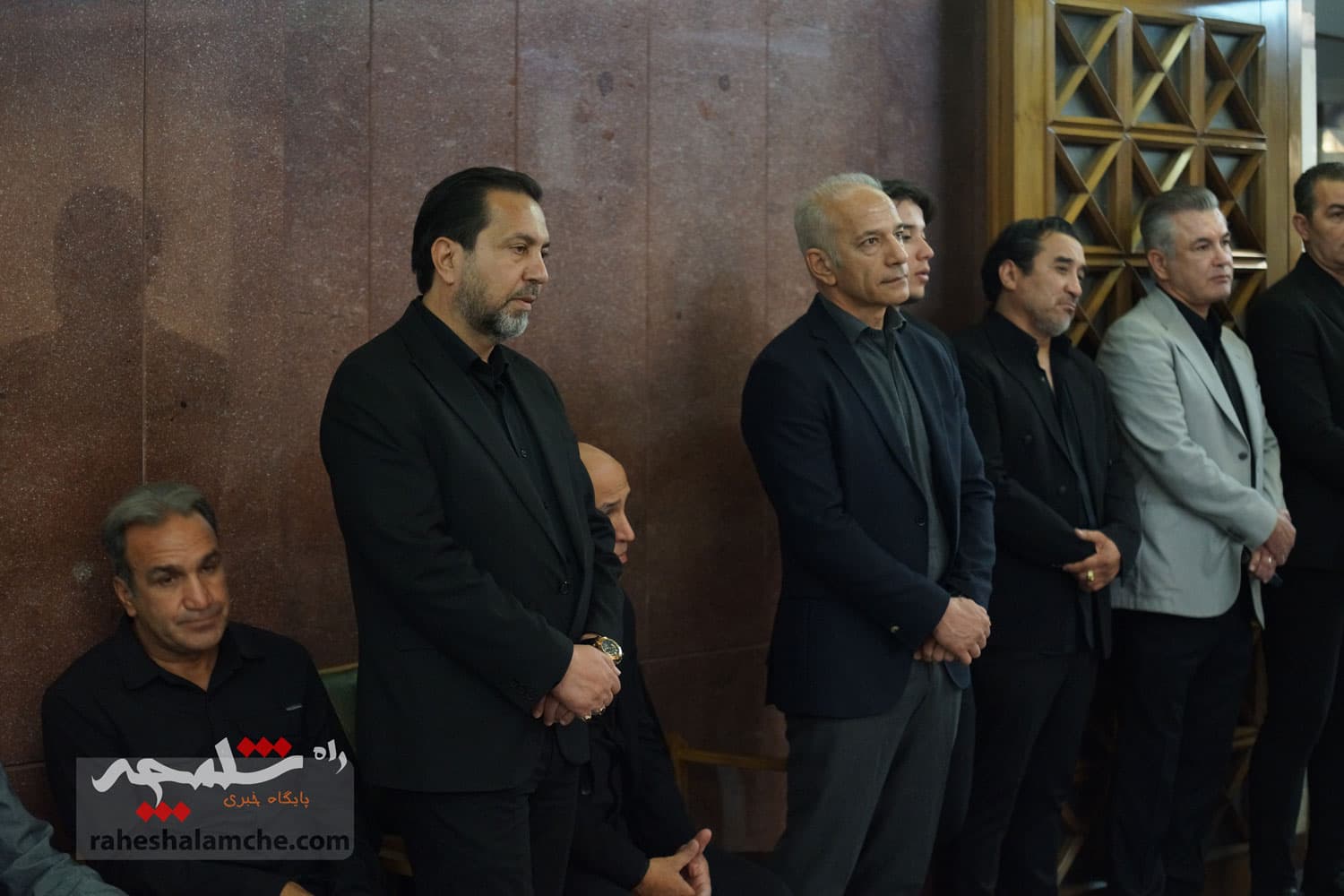حضور بزرگان فوتبال کشور در ختم پدر خداداد عزیزی +تصاویر(2) — تصویر 76