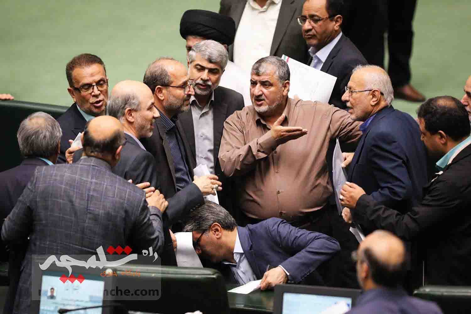حاشیههای تصویری جلسه علنی روز دوشنبه مجلس — تصویر 13