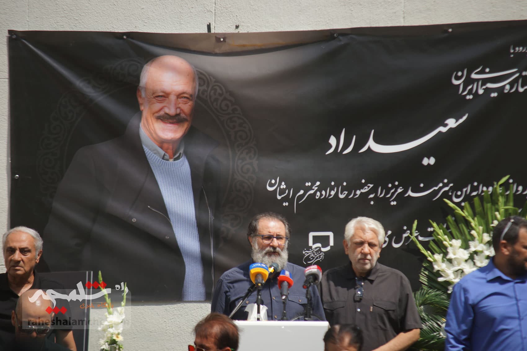 تصاویر کاملی از مراسم وداع با «سعید راد» در خانه سینما — تصویر 67