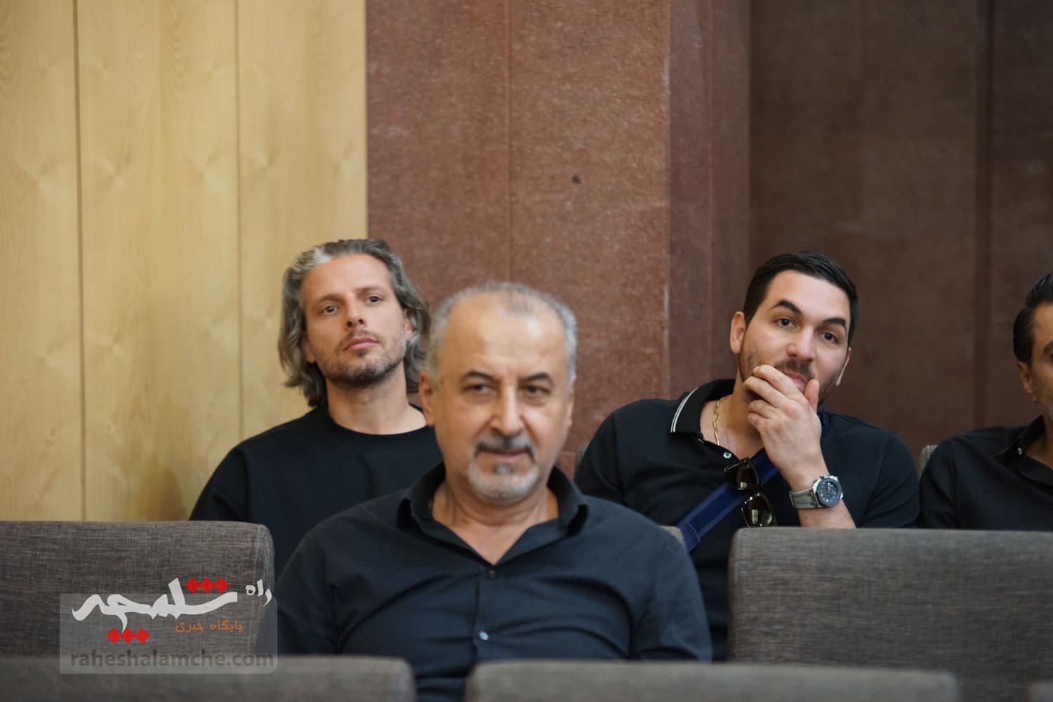 حضور بزرگان فوتبال کشور در ختم پدر خداداد عزیزی +تصاویر(2) — تصویر 72