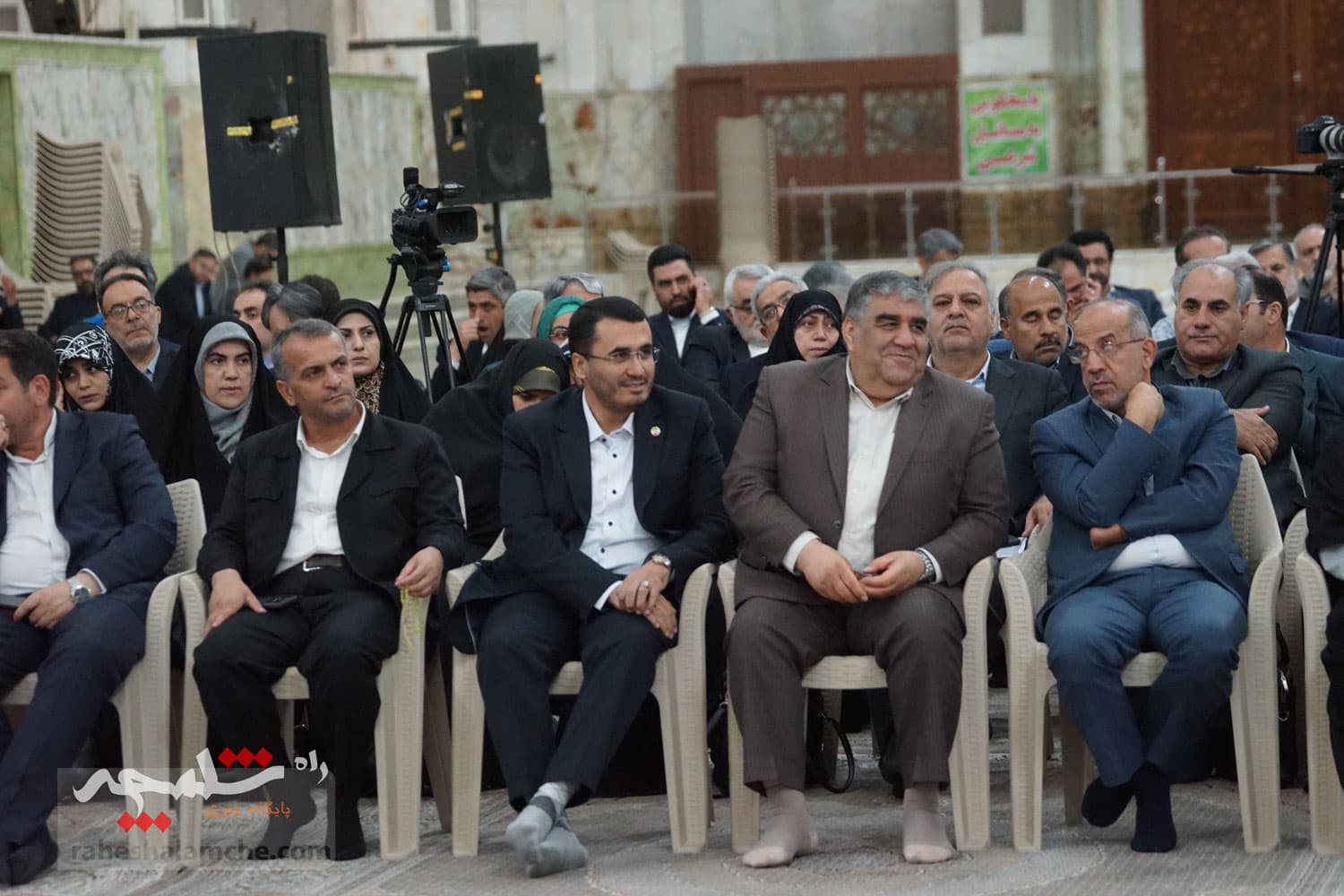 حضور نمایندگان مجلس در حرم امام خمینی(ره) +تصاویر — تصویر 99
