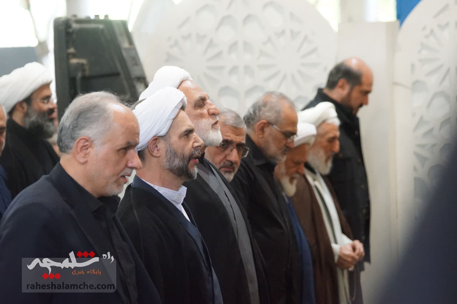 نماز جمعه تهران در اولین روز ماه محرم حسینی برگزار شد +تصاویر — تصویر 53