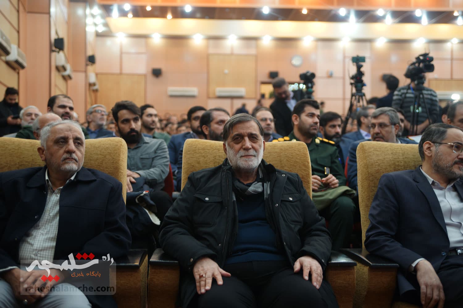 تجلیل از منتخبان جشنواره پژوهشی و فناوری در دانشگاه جامع امام حسین(ع) +تصاویر — تصویر 93