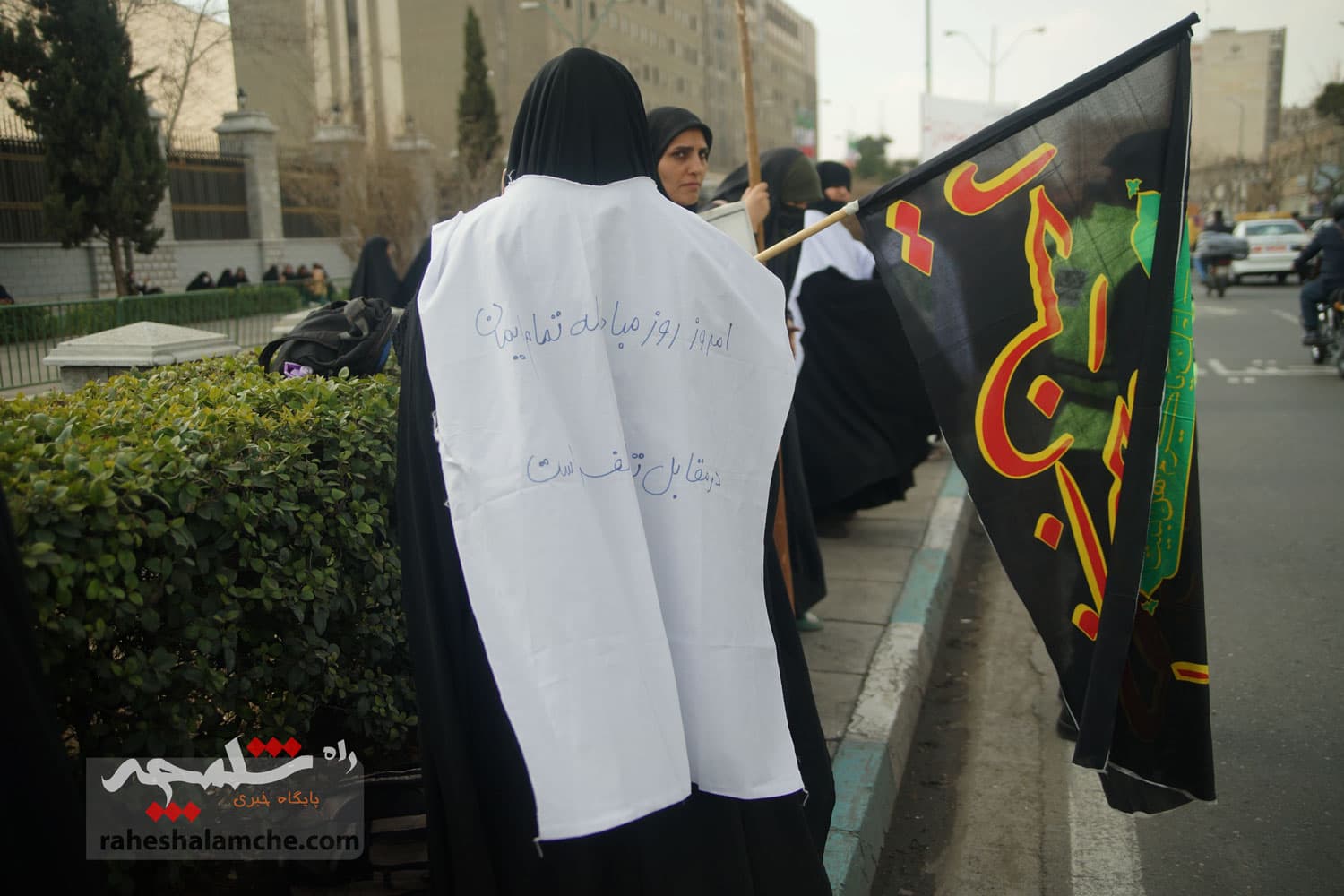 گزارش تصویری از تجمع مردمی امروز حامیان حجاب مقابل مجلس — تصویر 35