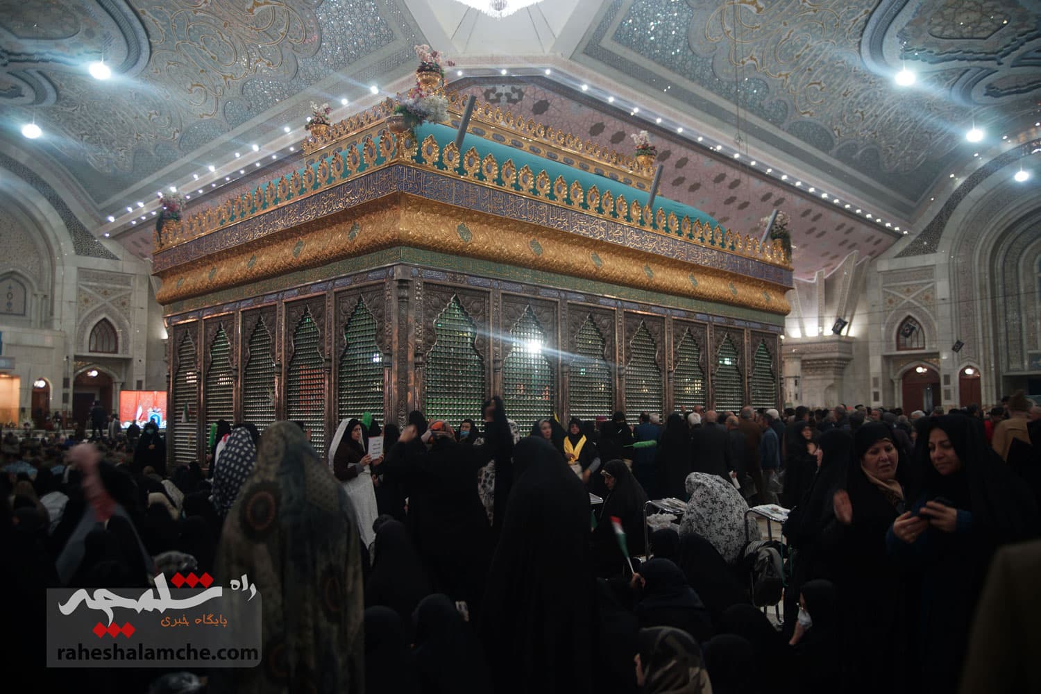 حال و هوای نمازجمعه 12 بهمن در حرم امام خمینی(ره) +تصاویر — تصویر 35