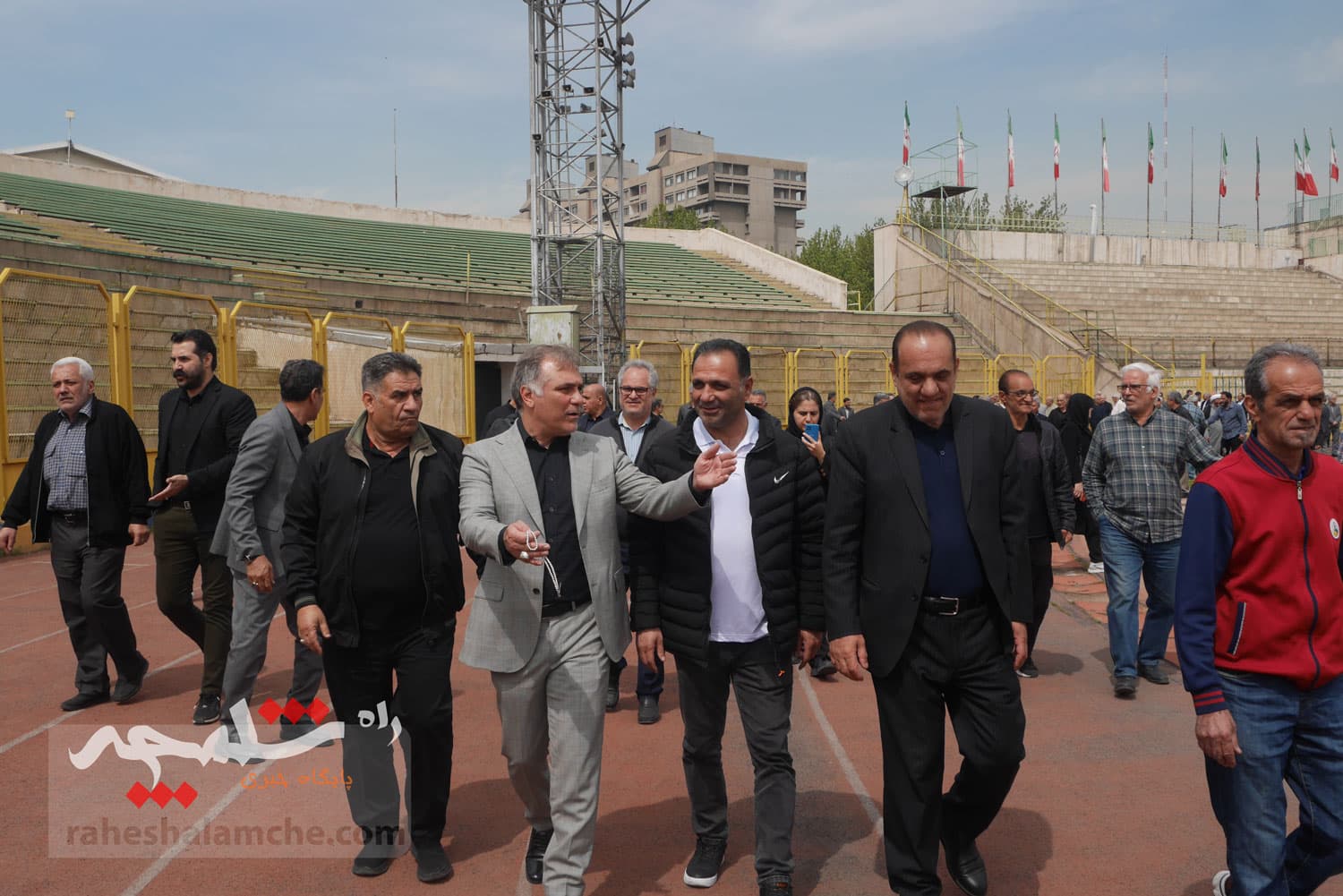 چه کسانی در مراسم تشییع پیکر «عمو ظلی» حضور دارشتند +تصاویر — تصویر 89