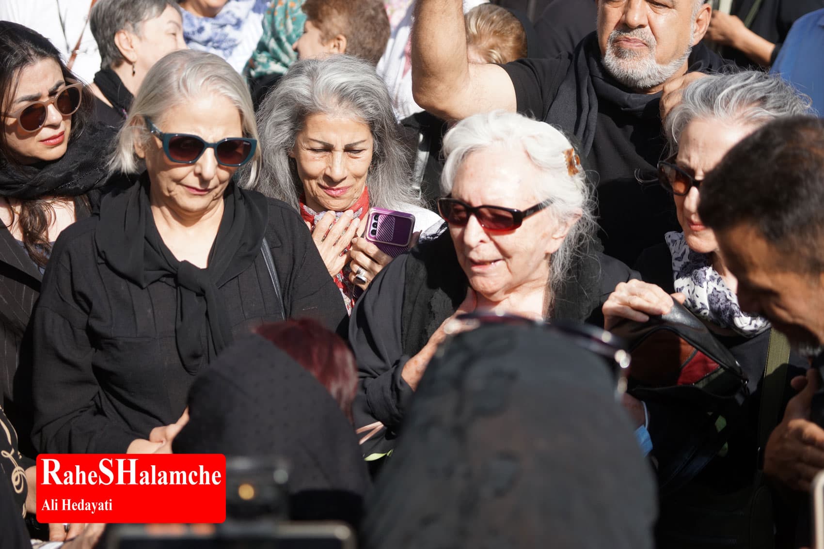 پیکر ثمین باغچهبان تشییع شد +تصاویر — تصویر 8