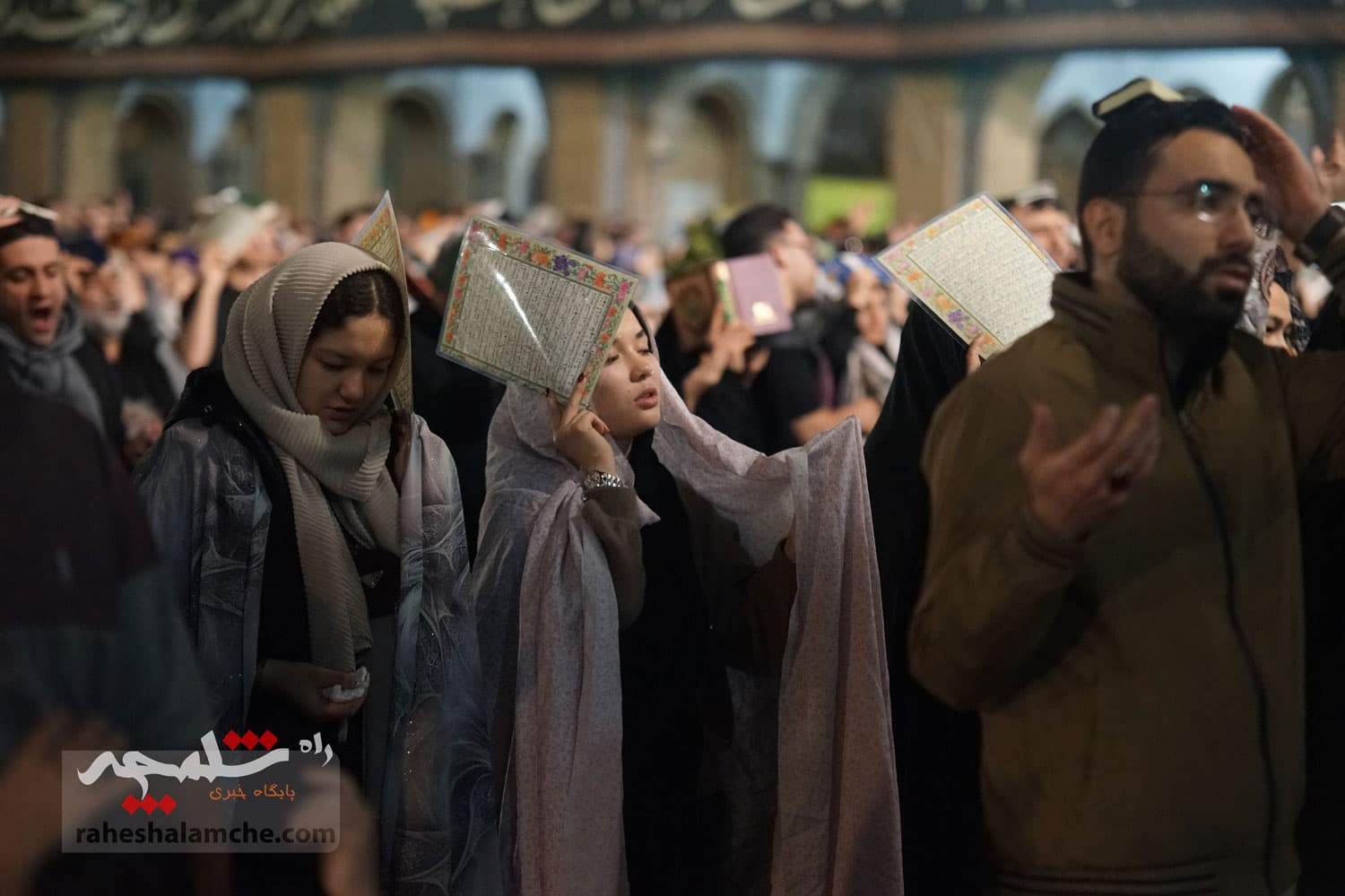 طنین نجوای «الهی العفو» دومین شب قدر در حرم عبدالعظیم حسنی(ع) +تصاویر — تصویر 85
