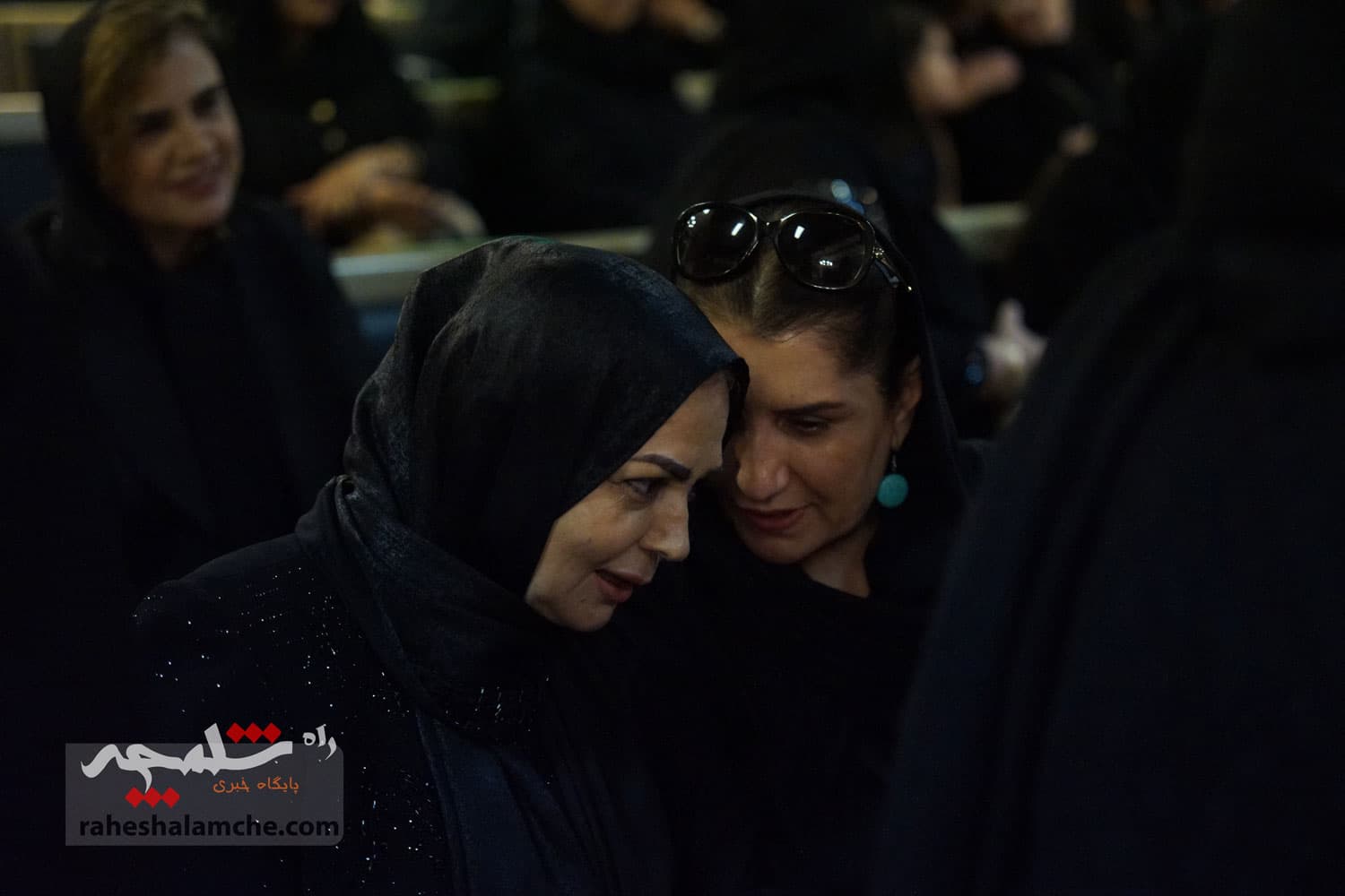 همه چهرههای مشهوری که در مراسم ختم زهره حمید حضور داشتند +تصاویر — تصویر 122