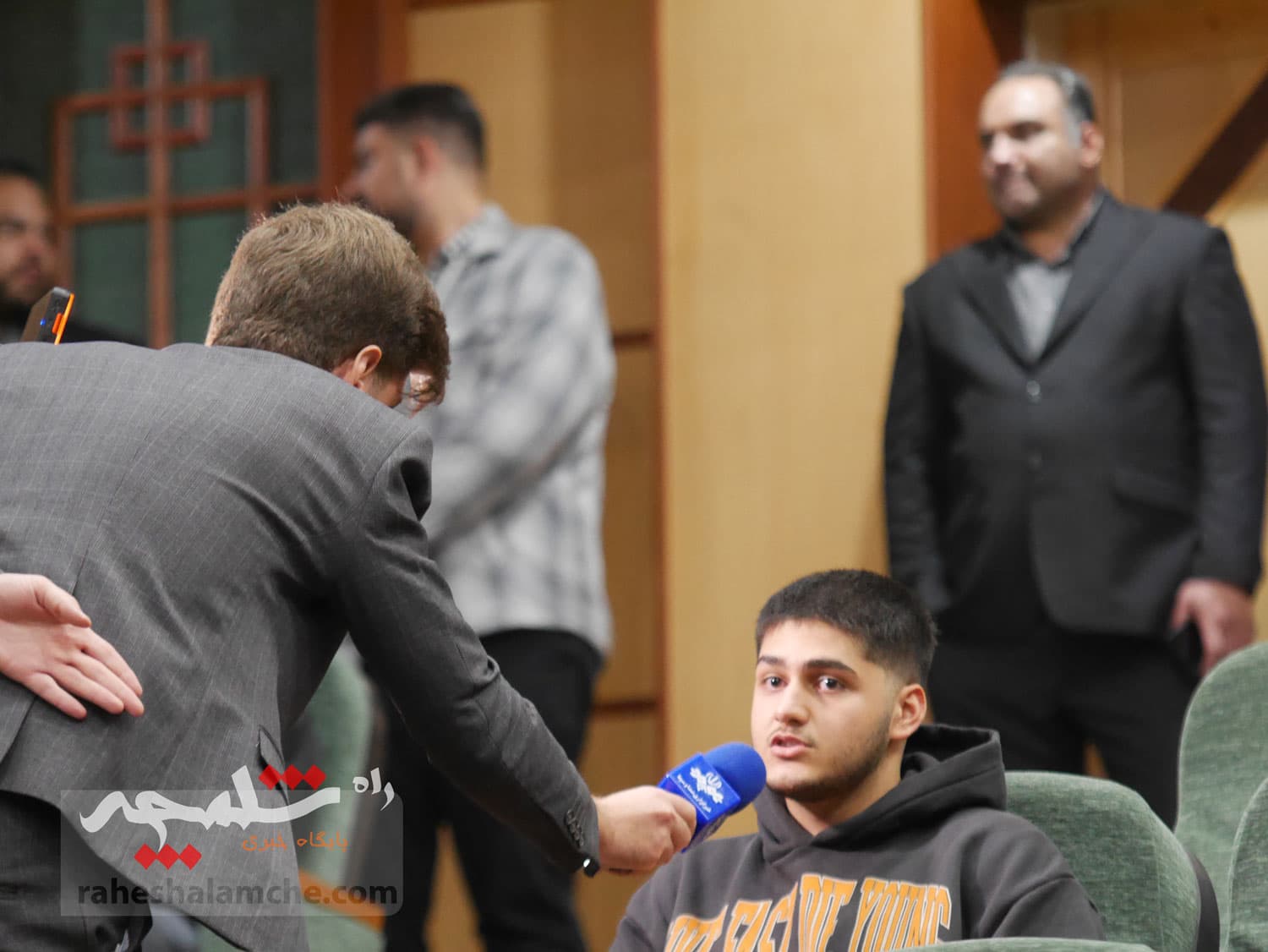 نشست صمیمی طحاننظیف با دانشجویان دانشگاه آزاد واحد مرکز +تصاویر — تصویر 53